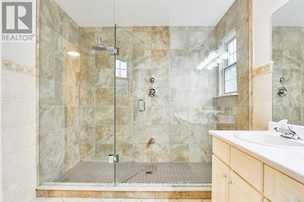 












1645 ACORN LANE

,
Pickering,




Ontario
L1Y1A7

