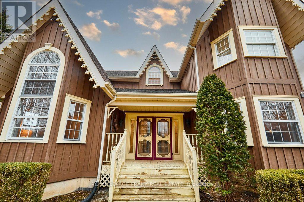 












1645 ACORN LANE

,
Pickering,




Ontario
L1Y1A7

