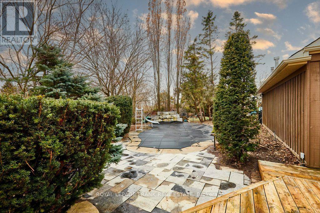 












1645 ACORN LANE

,
Pickering,




Ontario
L1Y1A7

