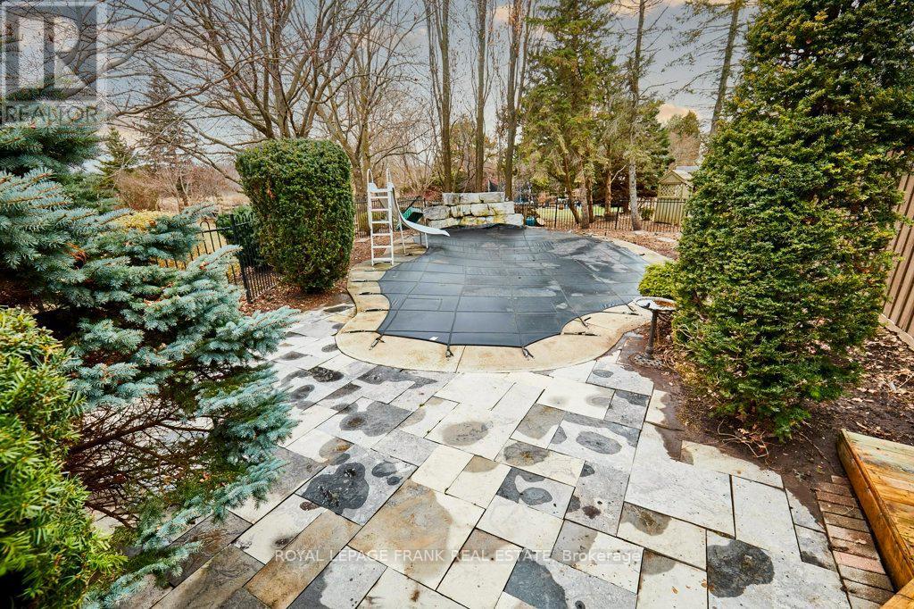 












1645 ACORN LANE

,
Pickering,




Ontario
L1Y1A7

