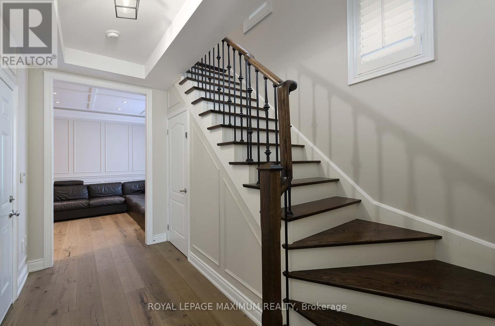 












8 SEDGEWICK PLACE

,
Vaughan,




Ontario
L4H3L5

