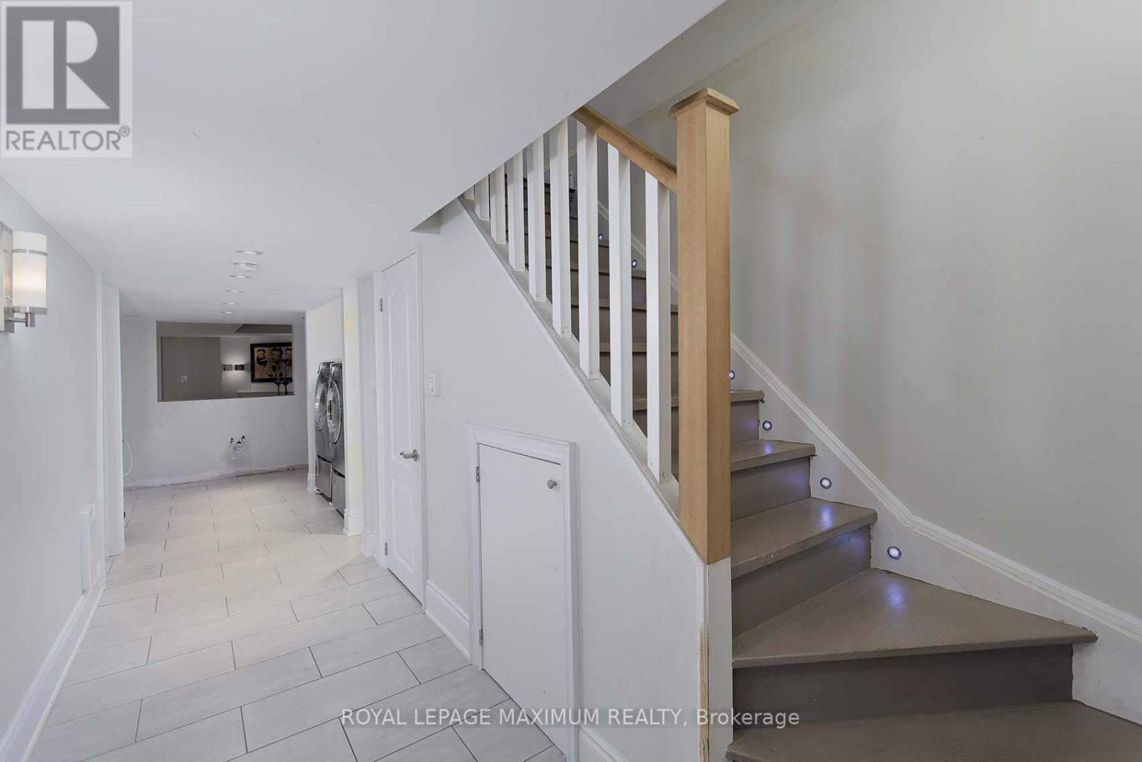 












8 SEDGEWICK PLACE

,
Vaughan,




Ontario
L4H3L5

