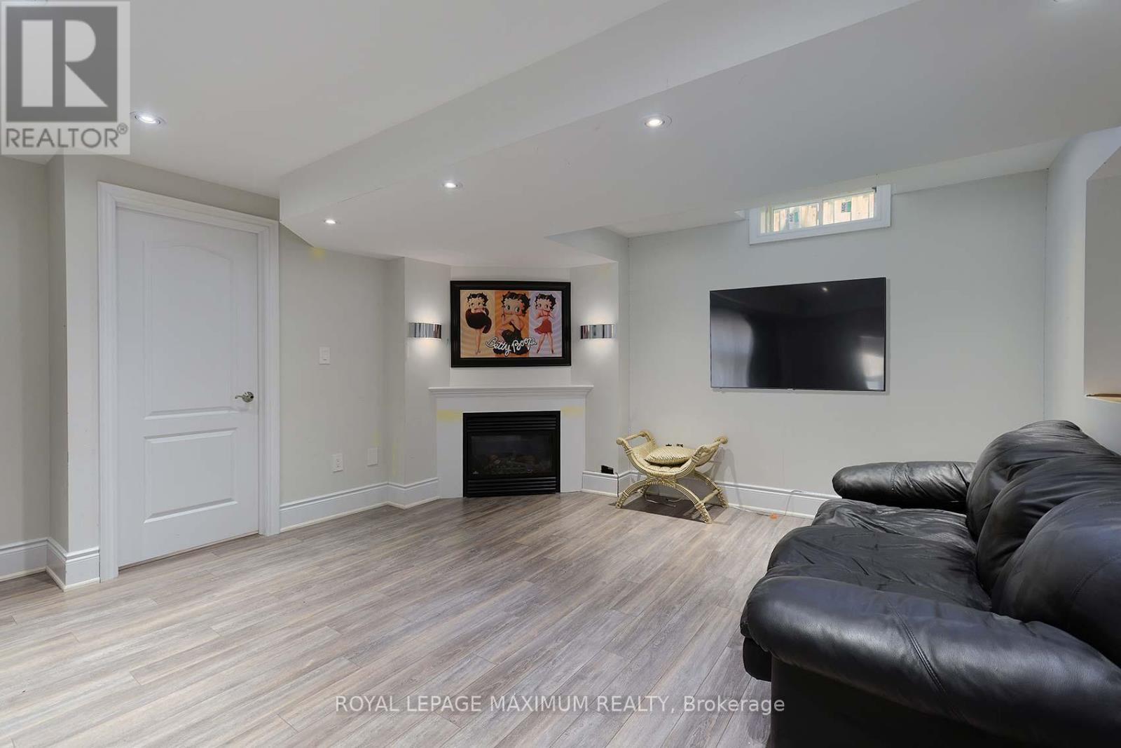 












8 SEDGEWICK PLACE

,
Vaughan,




Ontario
L4H3L5

