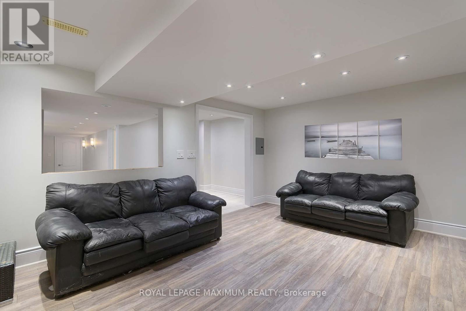 












8 SEDGEWICK PLACE

,
Vaughan,




Ontario
L4H3L5

