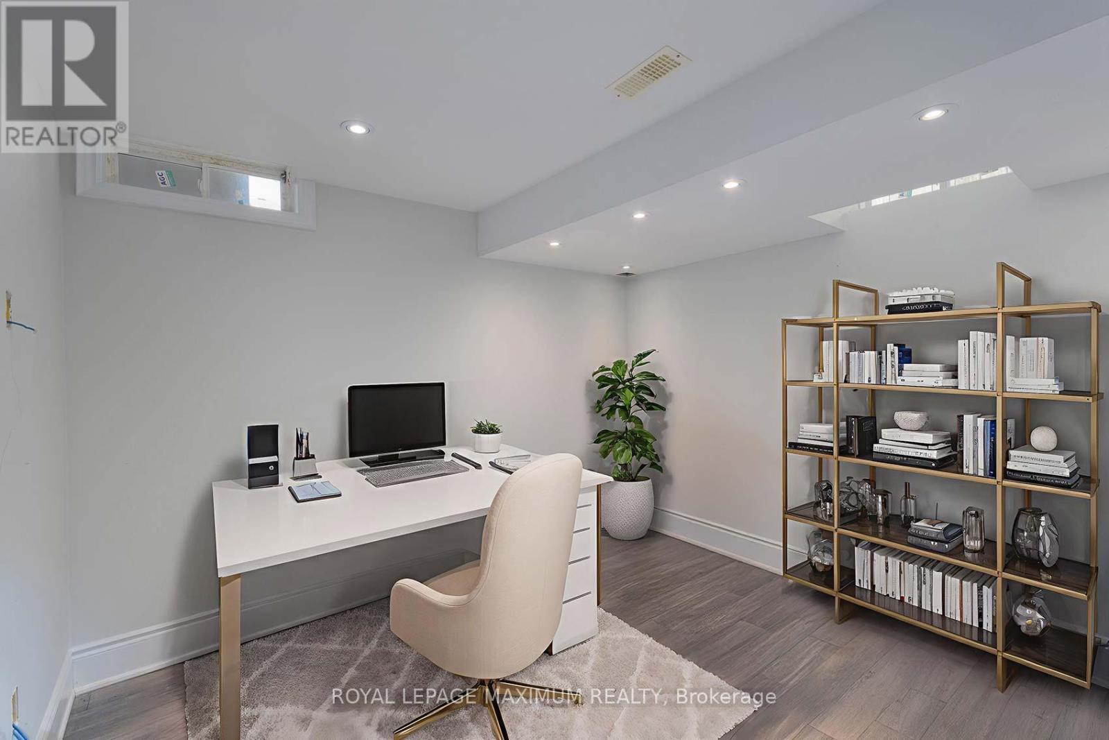 












8 SEDGEWICK PLACE

,
Vaughan,




Ontario
L4H3L5

