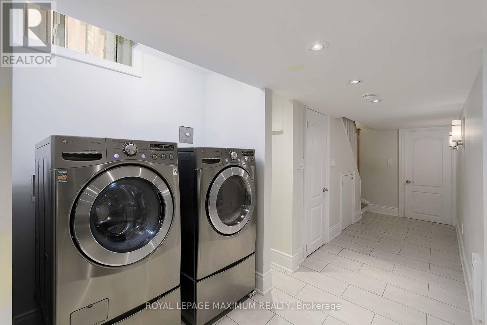 












8 SEDGEWICK PLACE

,
Vaughan,




Ontario
L4H3L5


