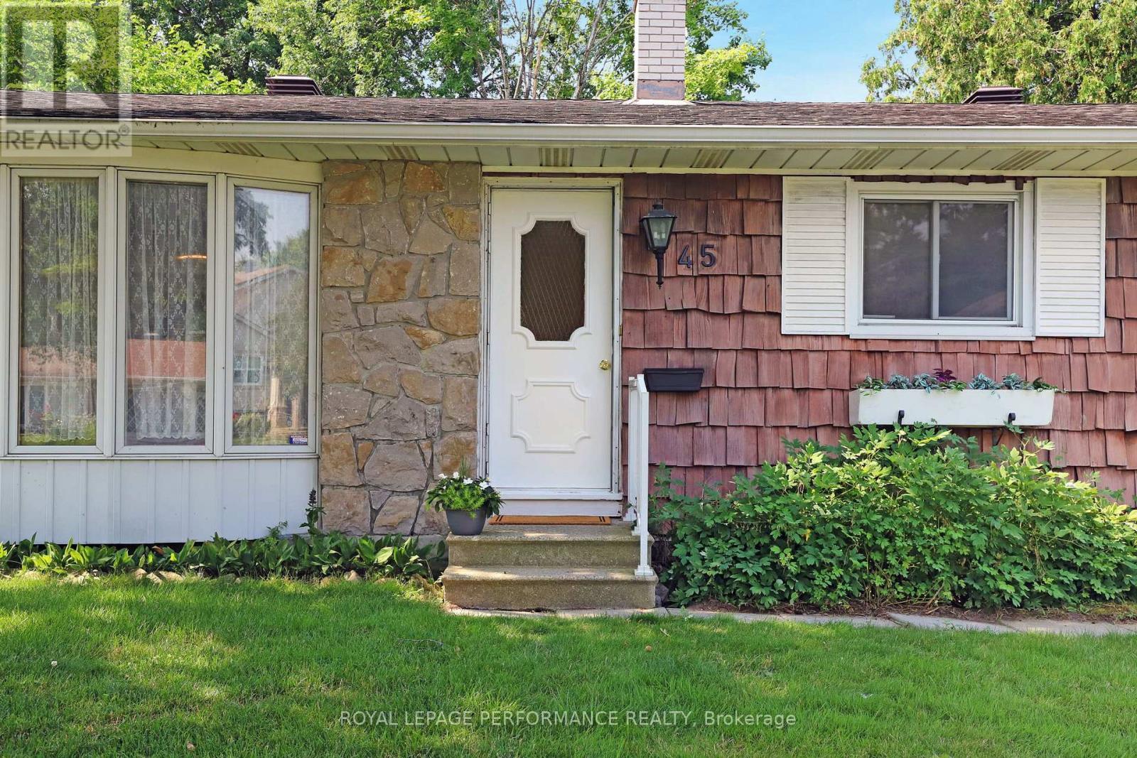 












45 KEEWATIN CRESCENT

,
Ottawa,




Ontario
K2E5S2

