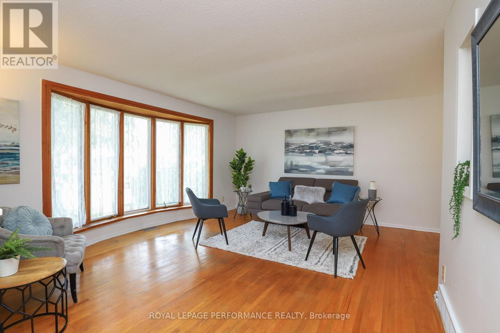 












45 KEEWATIN CRESCENT

,
Ottawa,




Ontario
K2E5S2

