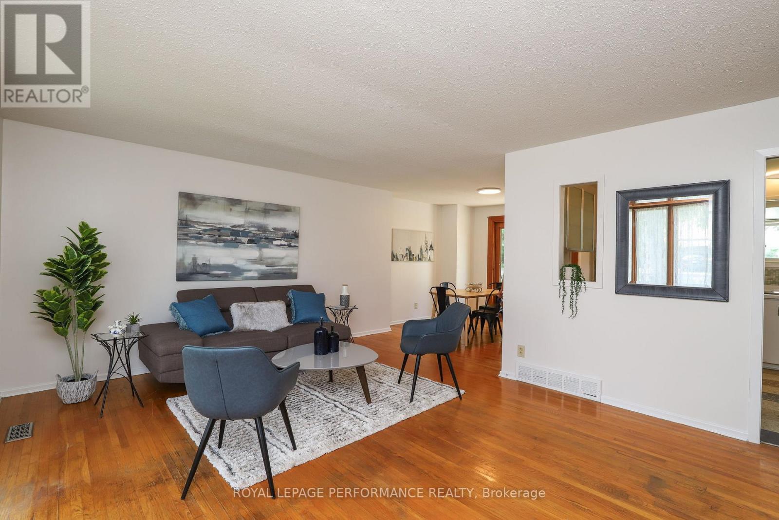 












45 KEEWATIN CRESCENT

,
Ottawa,




Ontario
K2E5S2

