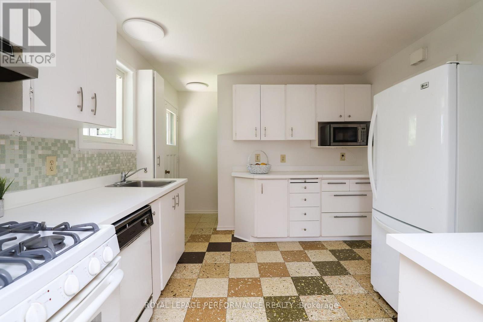 












45 KEEWATIN CRESCENT

,
Ottawa,




Ontario
K2E5S2

