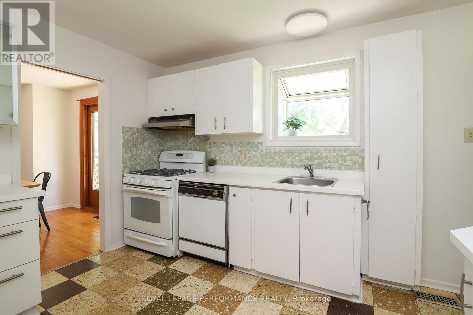 












45 KEEWATIN CRESCENT

,
Ottawa,




Ontario
K2E5S2

