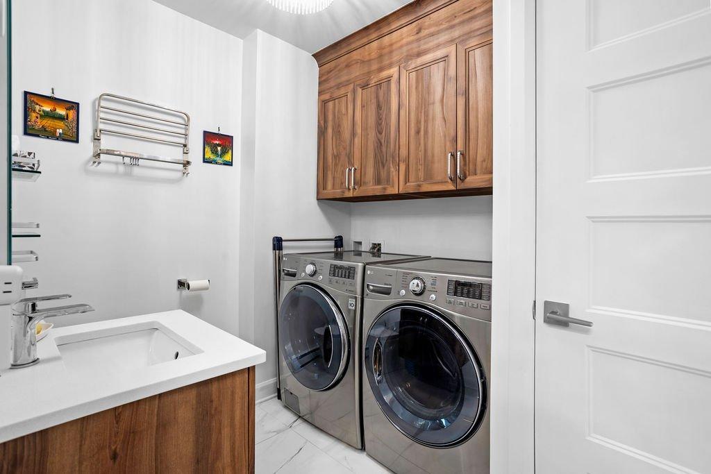 









910


Boul. du Curé-Labelle

, 103,
Blainville,




QC
J7C2L2

