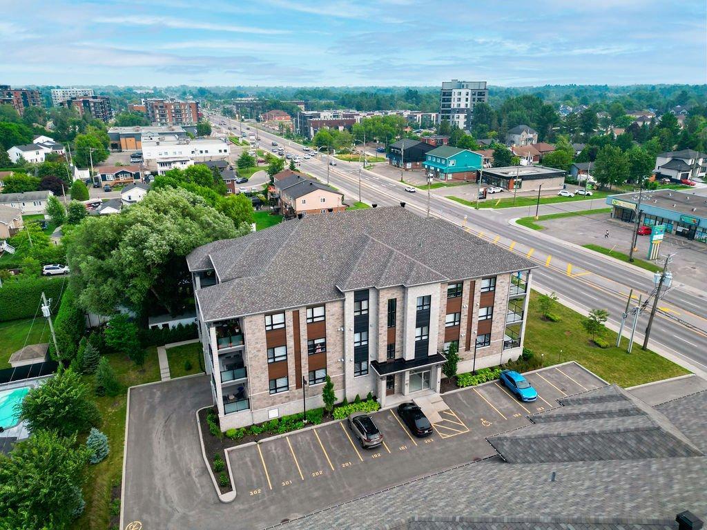 









910


Boul. du Curé-Labelle

, 103,
Blainville,




QC
J7C2L2

