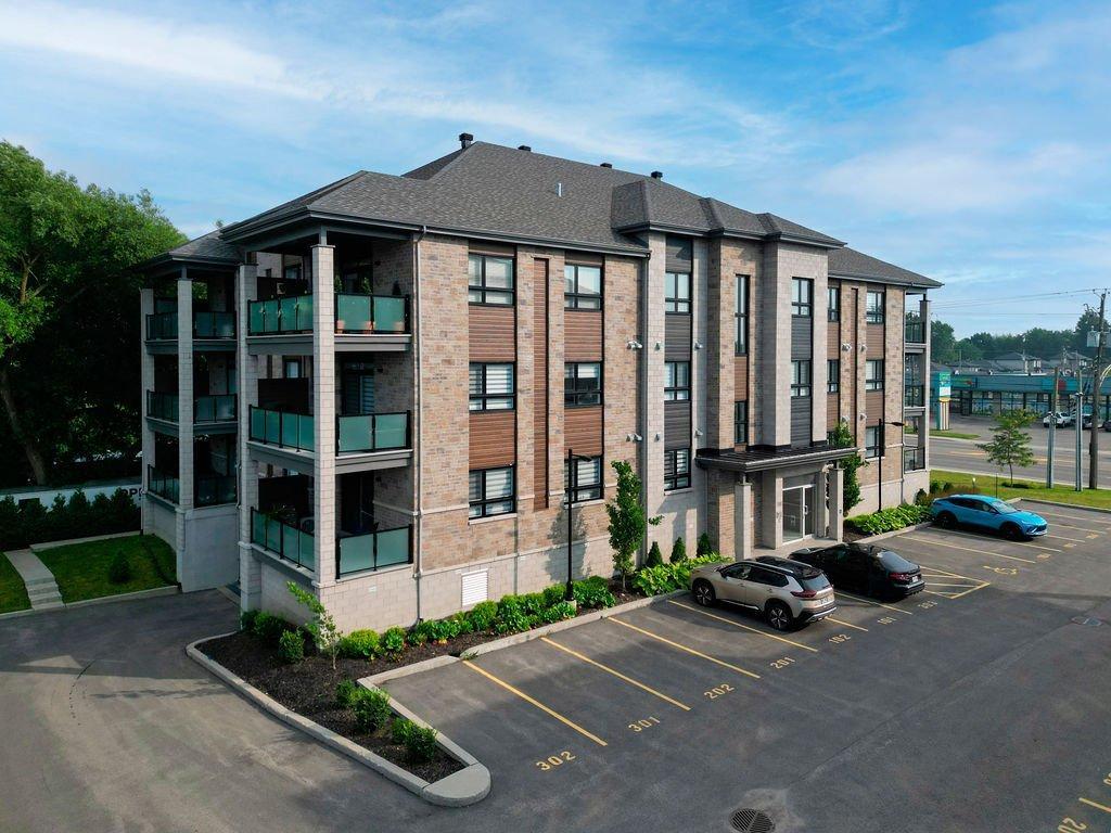 









910


Boul. du Curé-Labelle

, 103,
Blainville,




QC
J7C2L2

