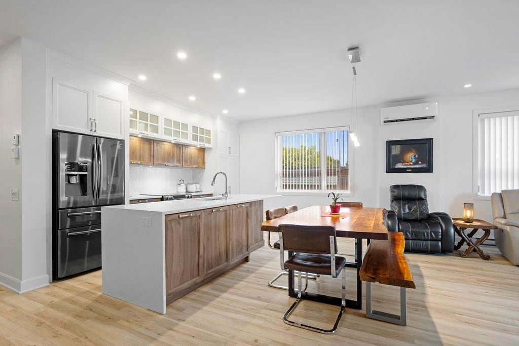 









910


Boul. du Curé-Labelle

, 103,
Blainville,




QC
J7C2L2

