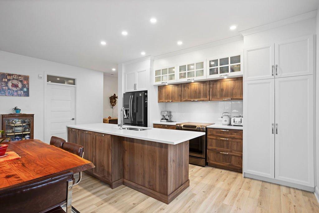 









910


Boul. du Curé-Labelle

, 103,
Blainville,




QC
J7C2L2

