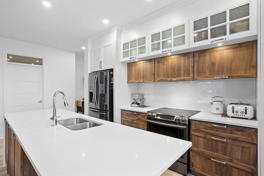









910


Boul. du Curé-Labelle

, 103,
Blainville,




QC
J7C2L2

