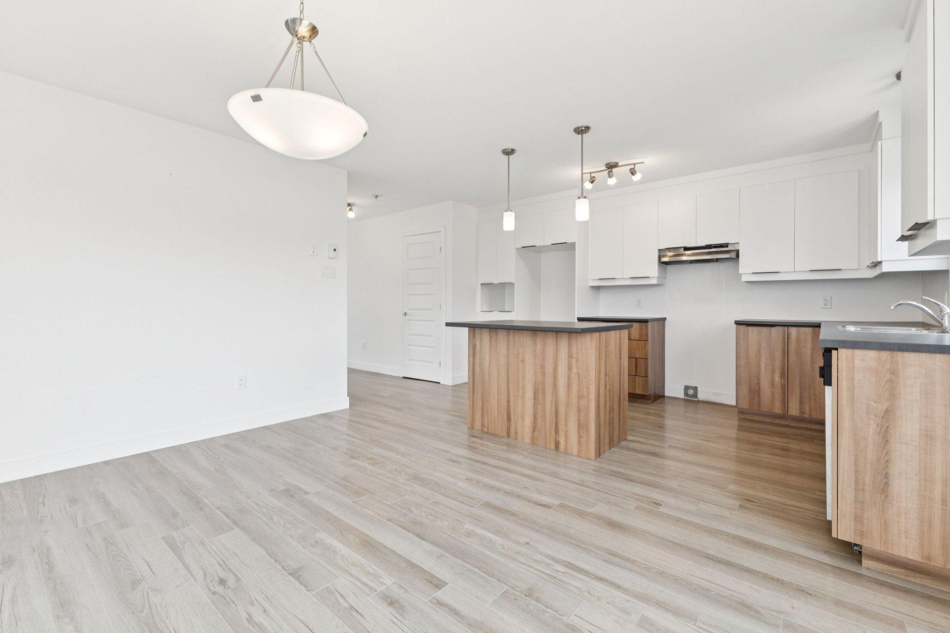 









203


Rue Guy-Lafleur

,
Thurso,




QC
J0X3B0

