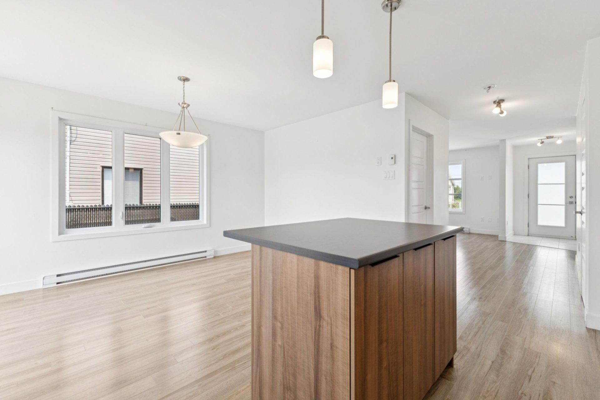 









203


Rue Guy-Lafleur

,
Thurso,




QC
J0X3B0

