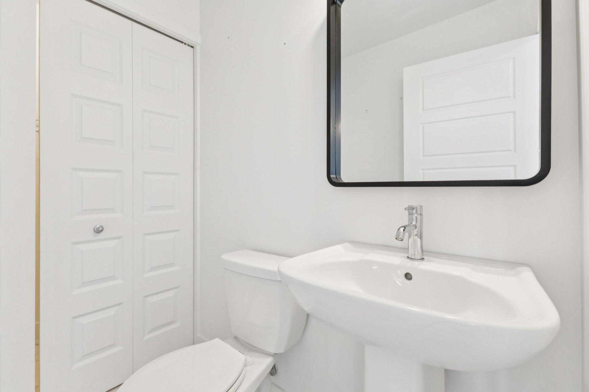 









203


Rue Guy-Lafleur

,
Thurso,




QC
J0X3B0

