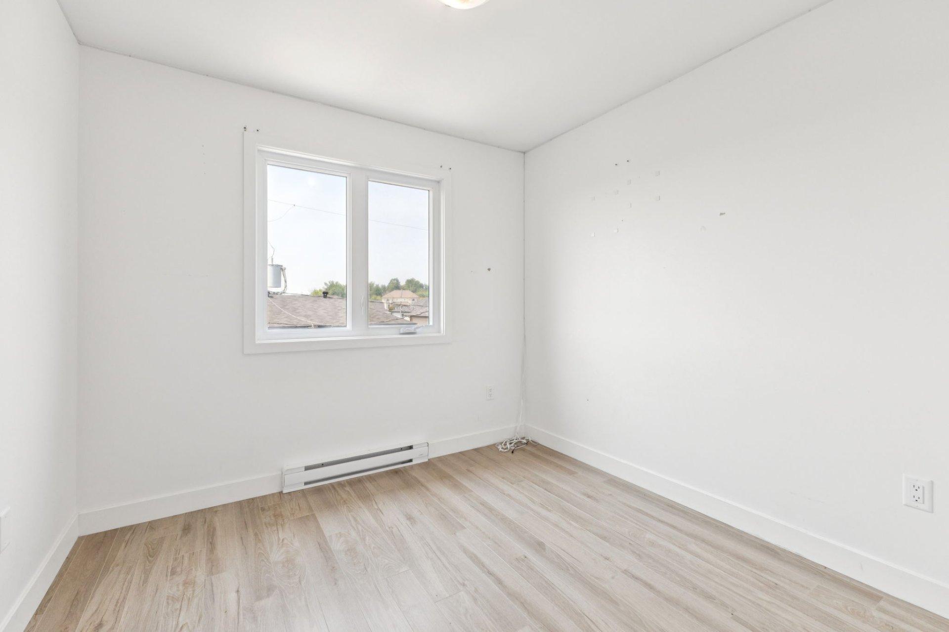 









203


Rue Guy-Lafleur

,
Thurso,




QC
J0X3B0

