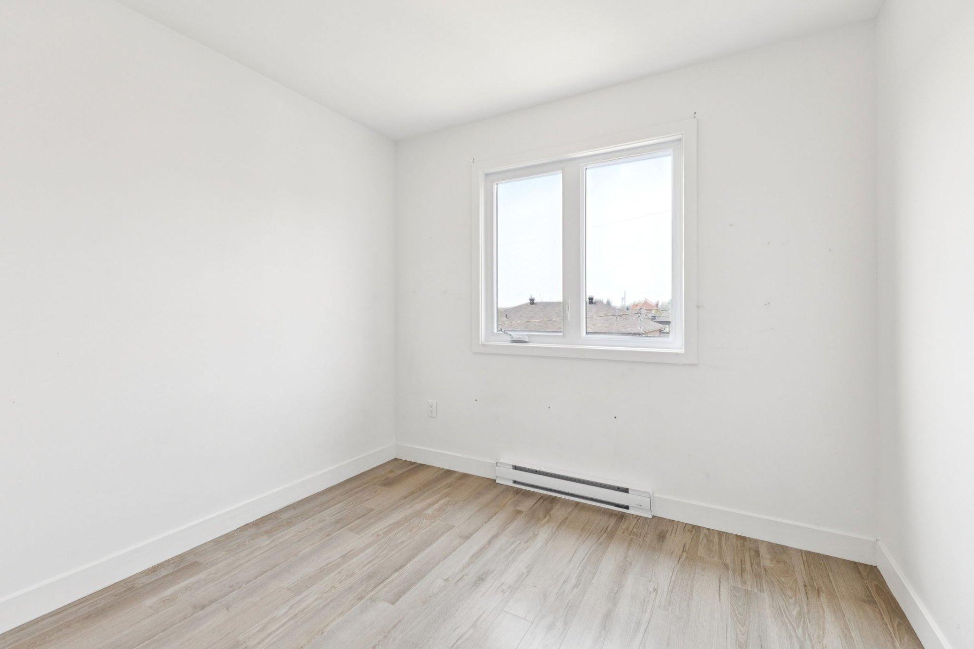 









203


Rue Guy-Lafleur

,
Thurso,




QC
J0X3B0

