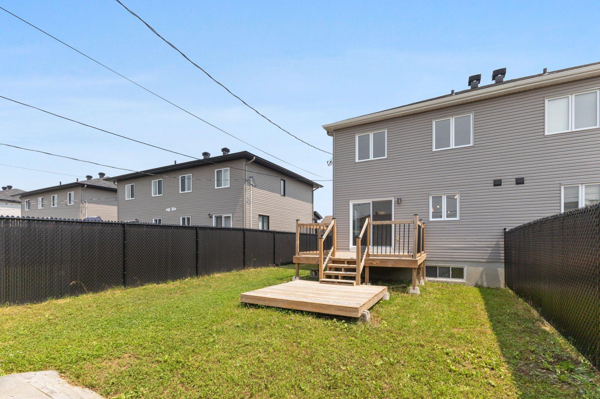 









203


Rue Guy-Lafleur

,
Thurso,




QC
J0X3B0

