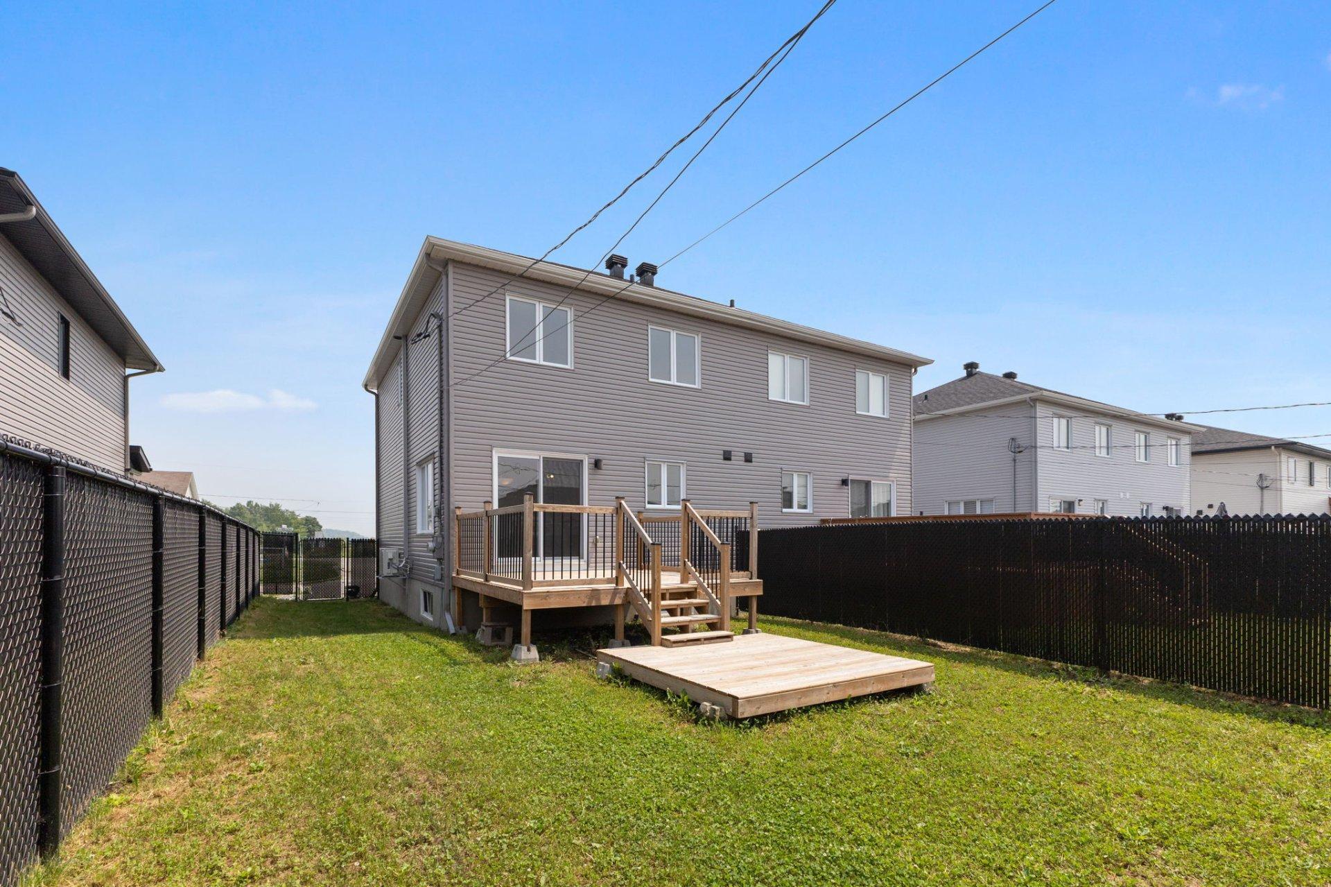 









203


Rue Guy-Lafleur

,
Thurso,




QC
J0X3B0

