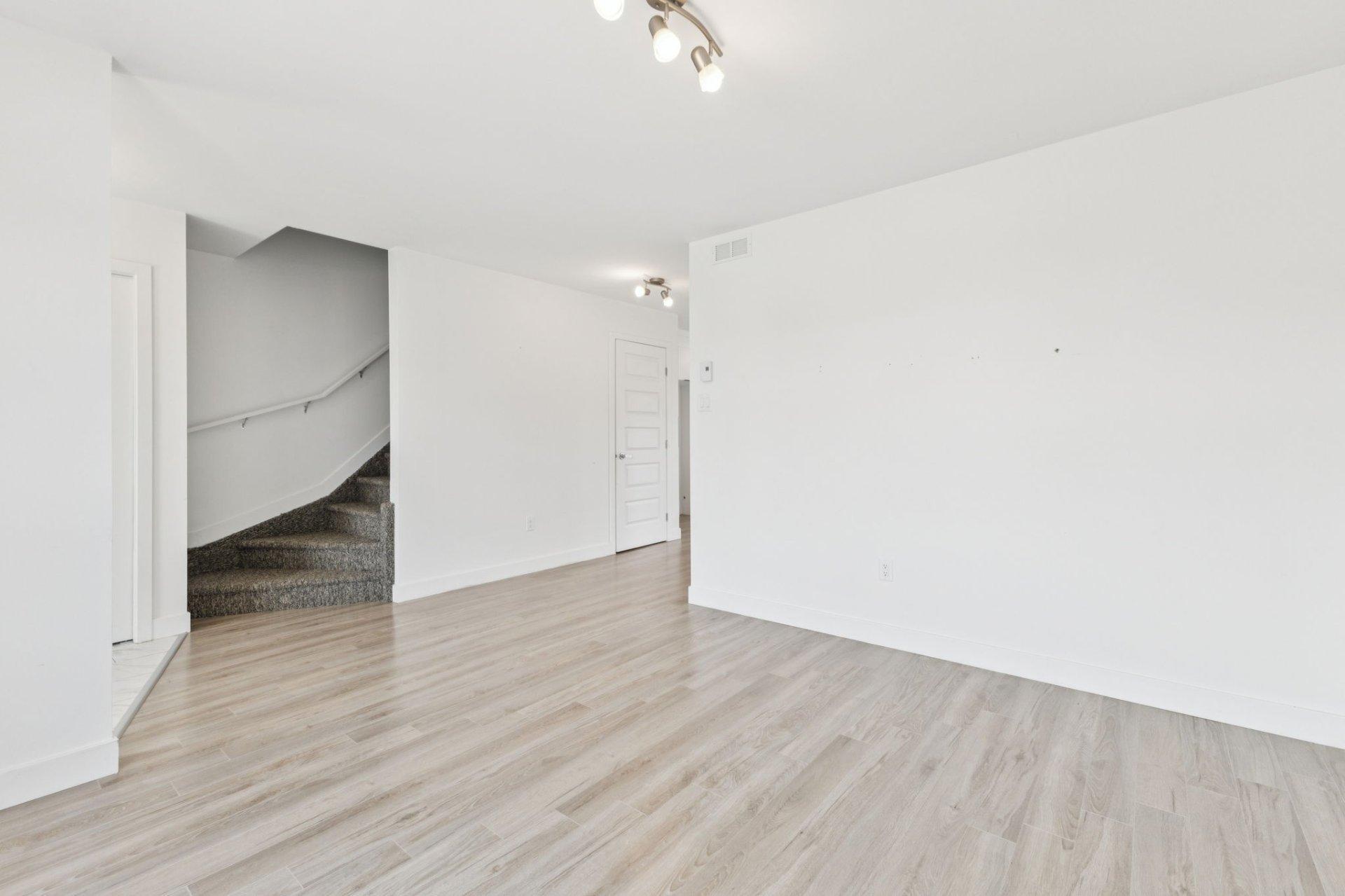 









203


Rue Guy-Lafleur

,
Thurso,




QC
J0X3B0

