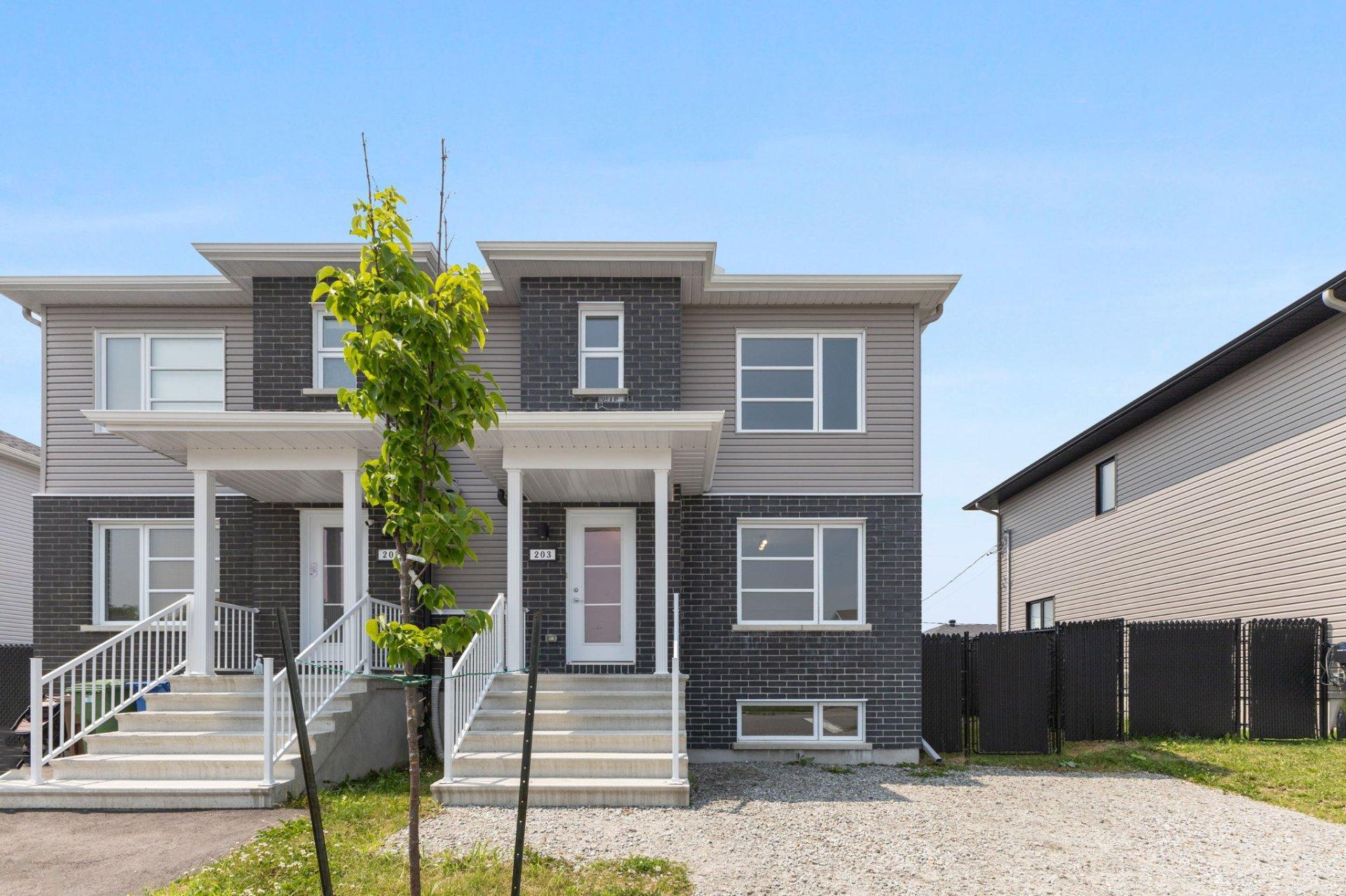 









203


Rue Guy-Lafleur

,
Thurso,




QC
J0X3B0

