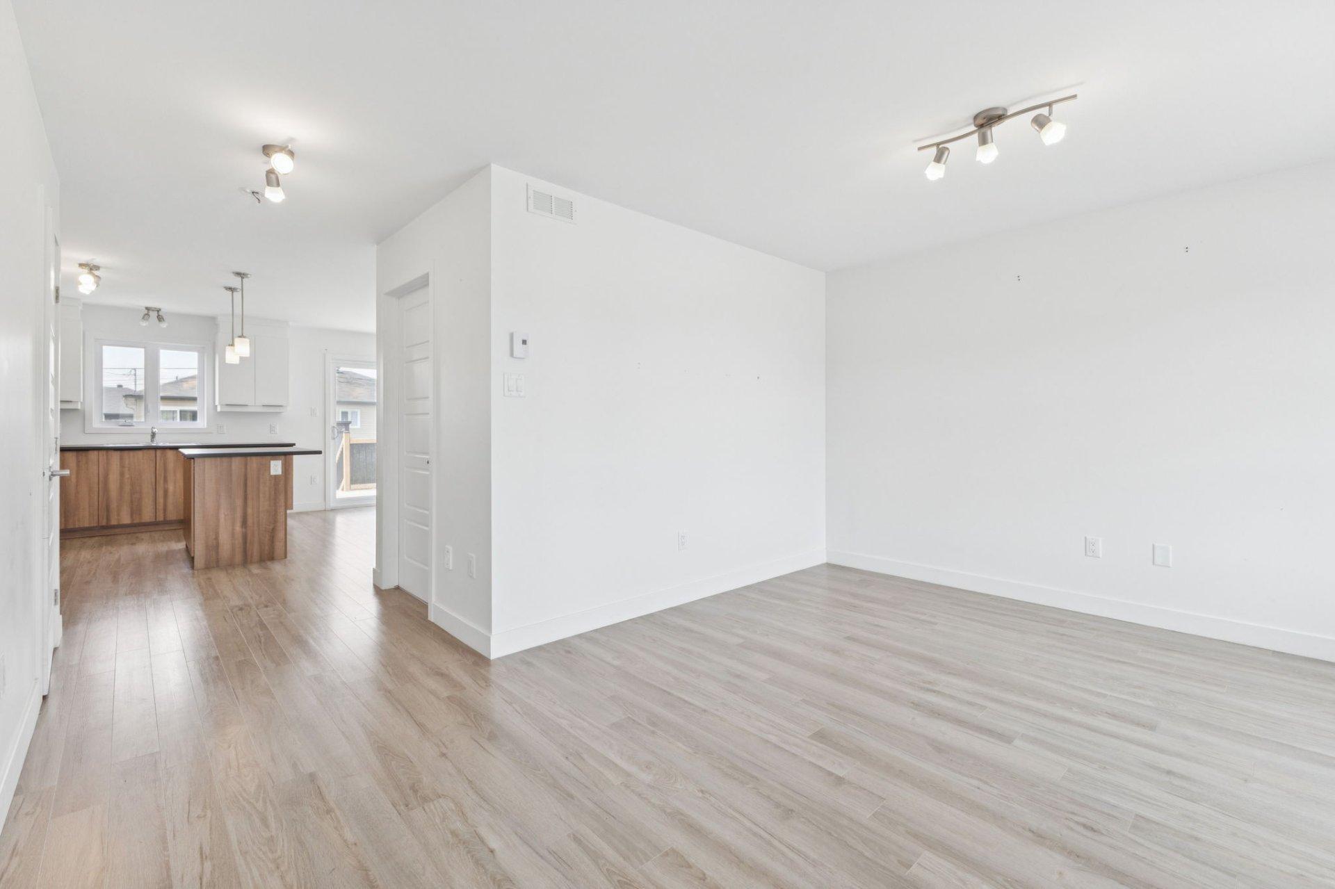 









203


Rue Guy-Lafleur

,
Thurso,




QC
J0X3B0

