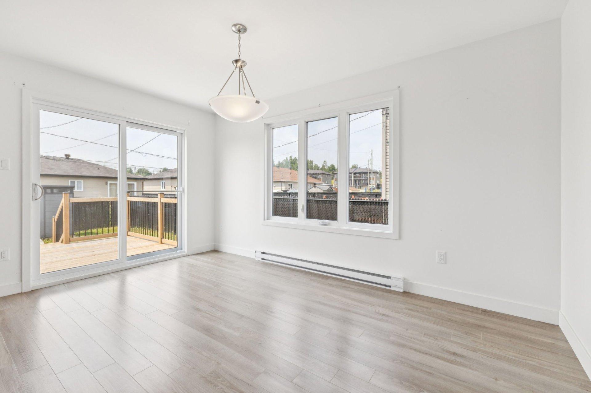









203


Rue Guy-Lafleur

,
Thurso,




QC
J0X3B0

