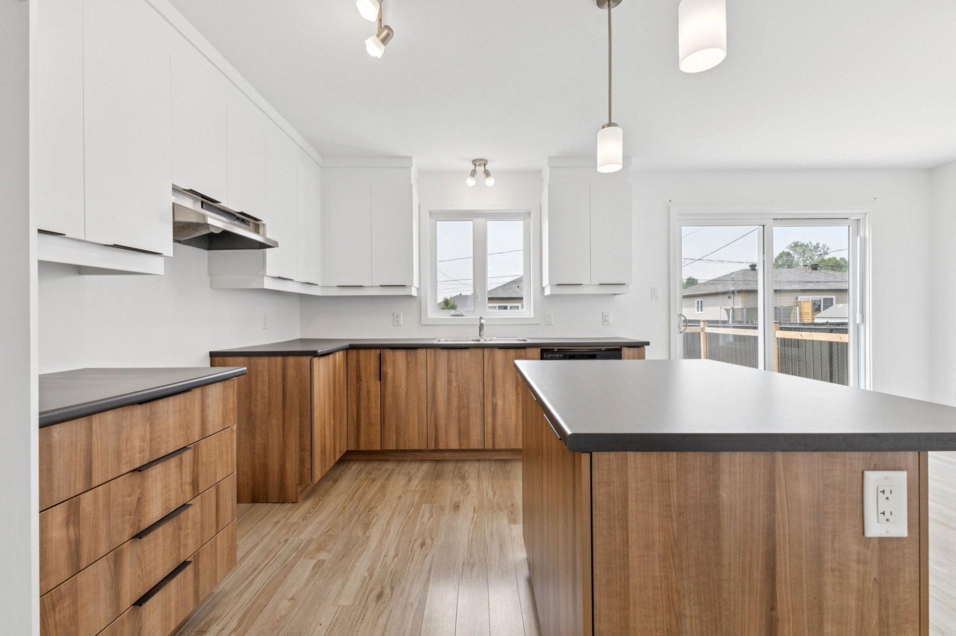 









203


Rue Guy-Lafleur

,
Thurso,




QC
J0X3B0

