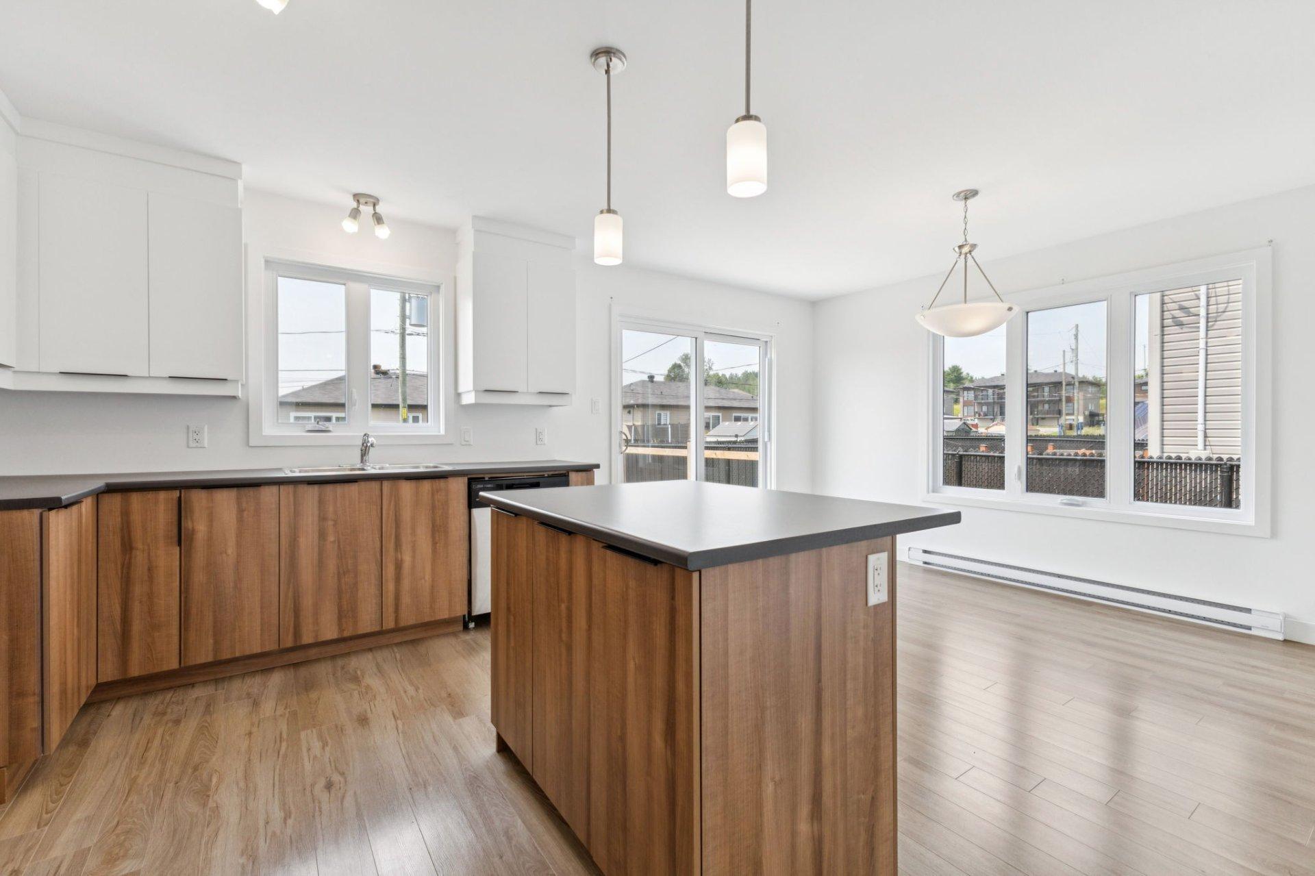 









203


Rue Guy-Lafleur

,
Thurso,




QC
J0X3B0

