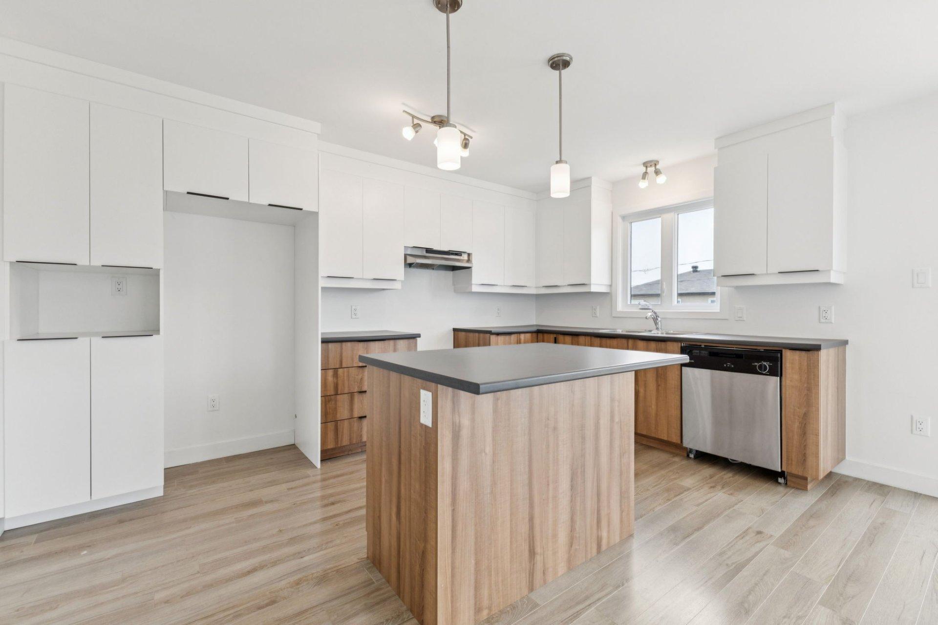 









203


Rue Guy-Lafleur

,
Thurso,




QC
J0X3B0

