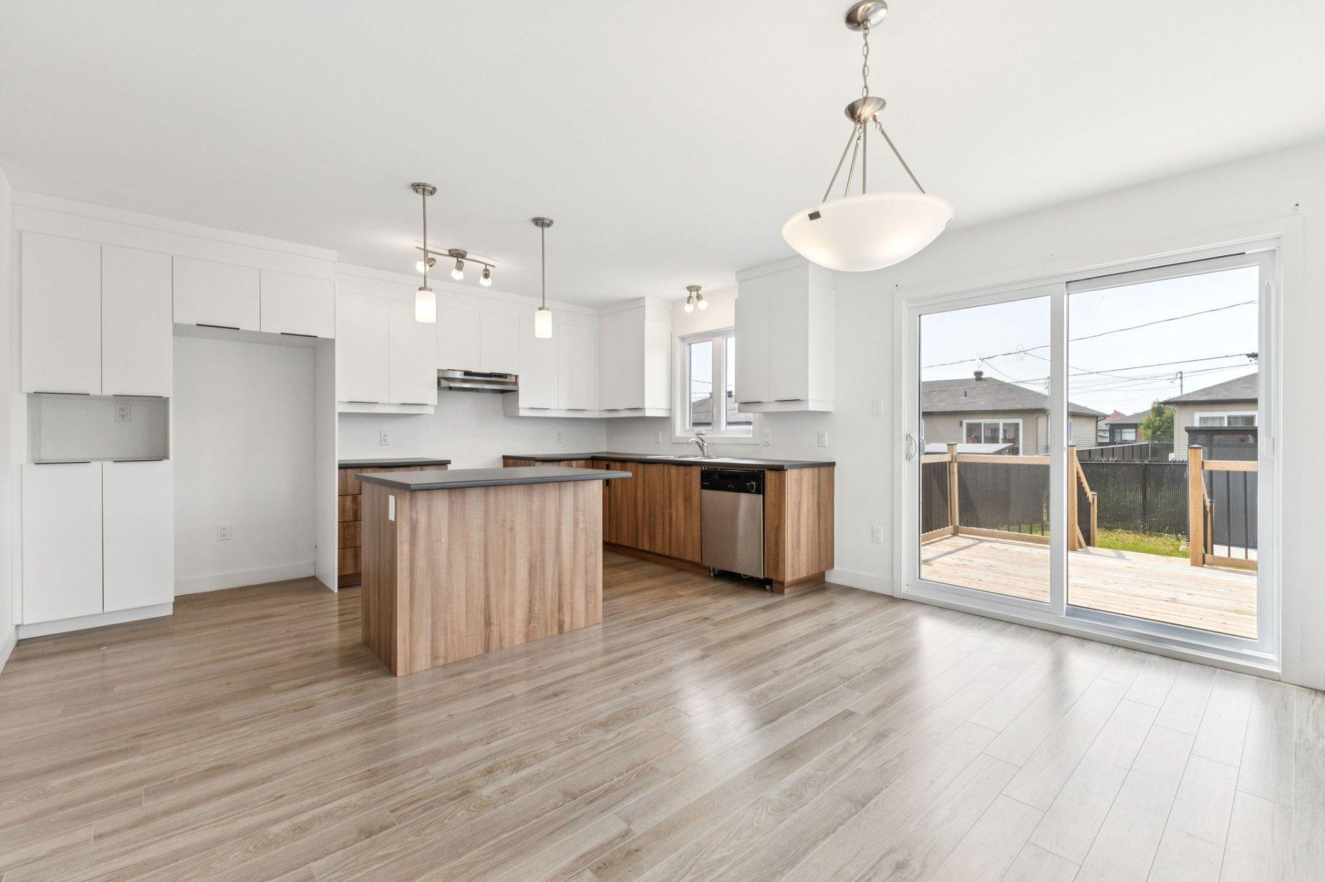 









203


Rue Guy-Lafleur

,
Thurso,




QC
J0X3B0

