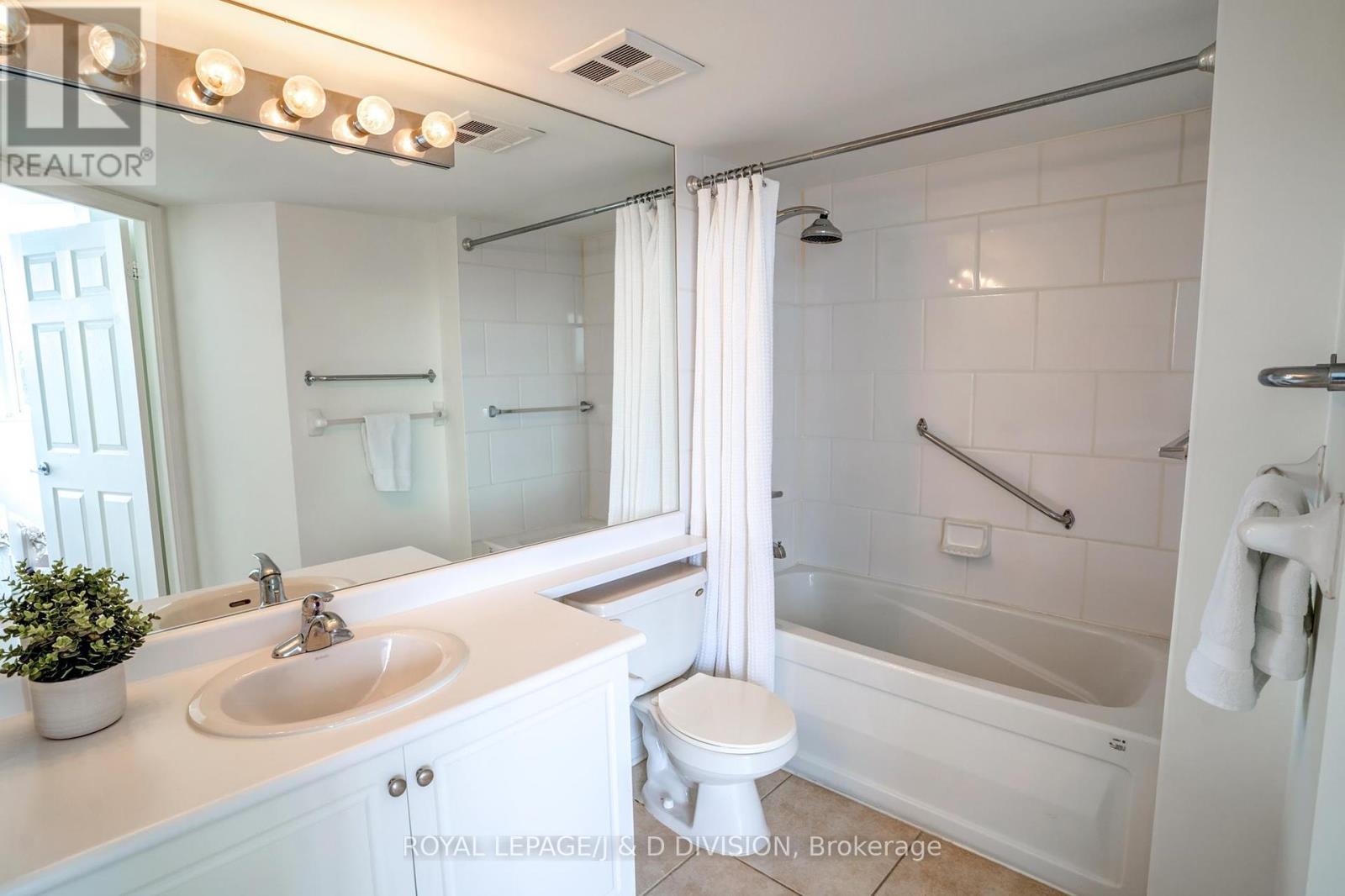 












601 - 451 ROSEWELL AVENUE

,
Toronto,




Ontario
M4R2H8

