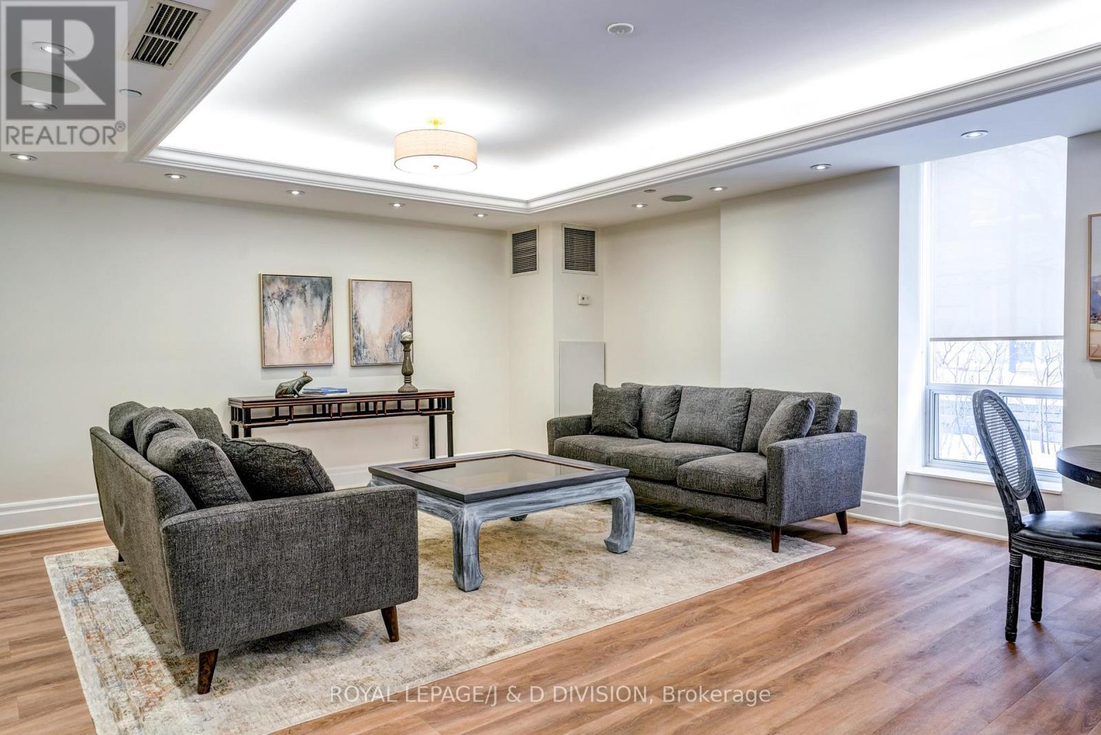 












601 - 451 ROSEWELL AVENUE

,
Toronto,




Ontario
M4R2H8

