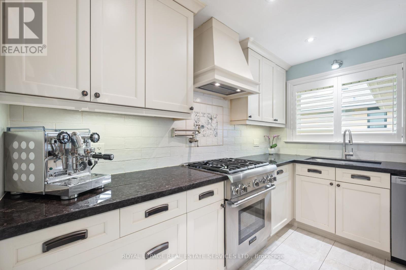 












106 WEST DEANE PARK DRIVE

,
Toronto,




Ontario
M9B2S5

