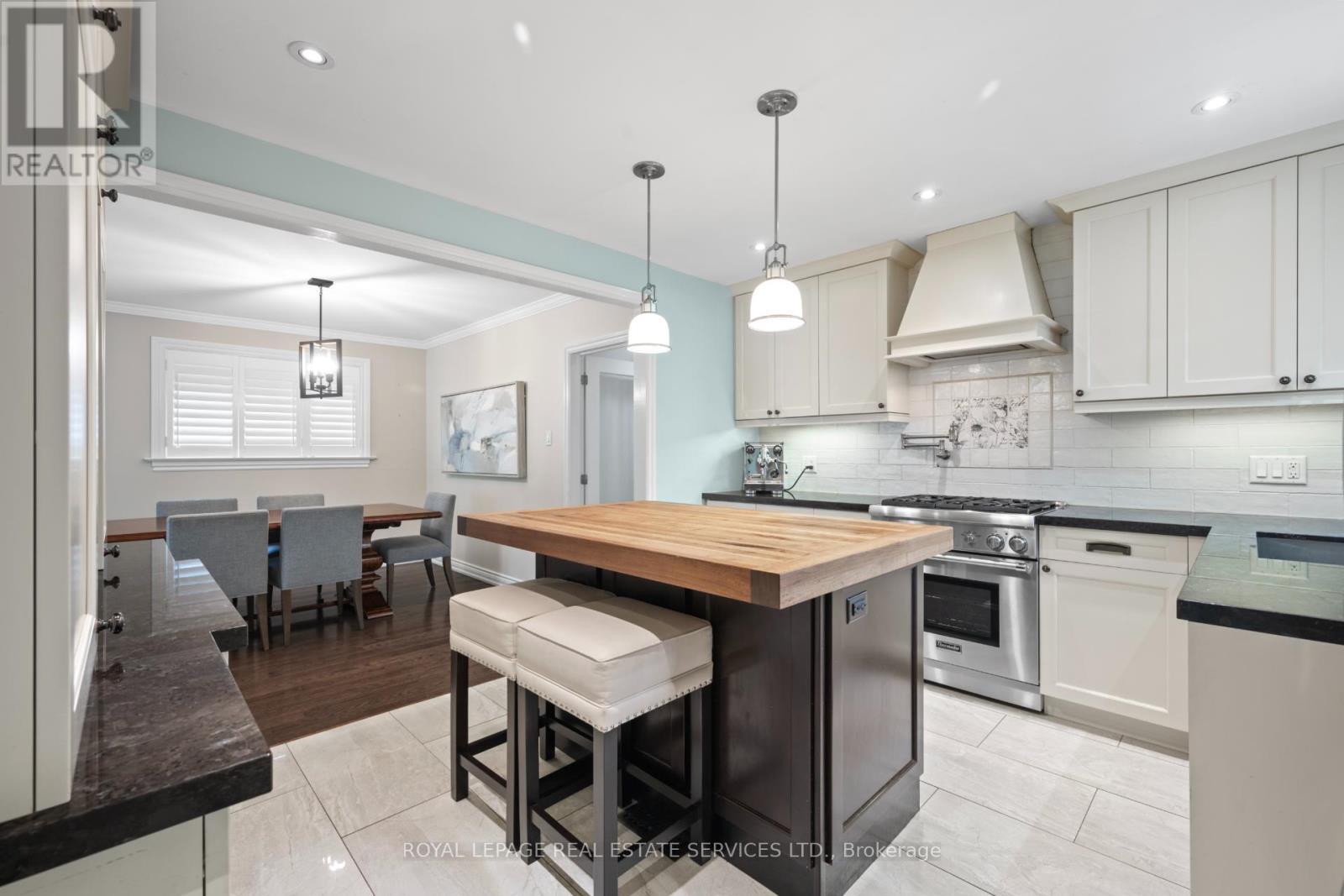 












106 WEST DEANE PARK DRIVE

,
Toronto,




Ontario
M9B2S5

