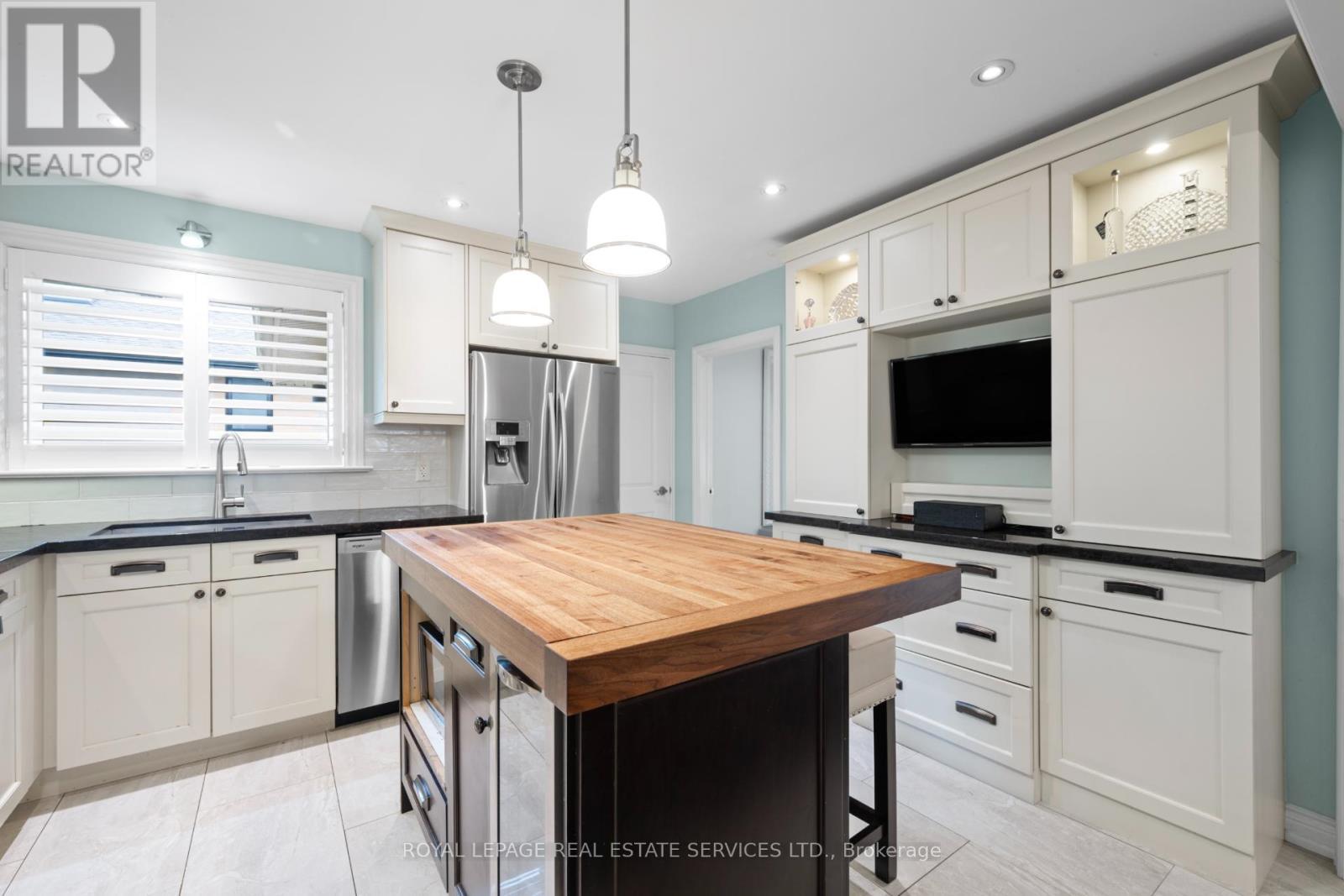 












106 WEST DEANE PARK DRIVE

,
Toronto,




Ontario
M9B2S5

