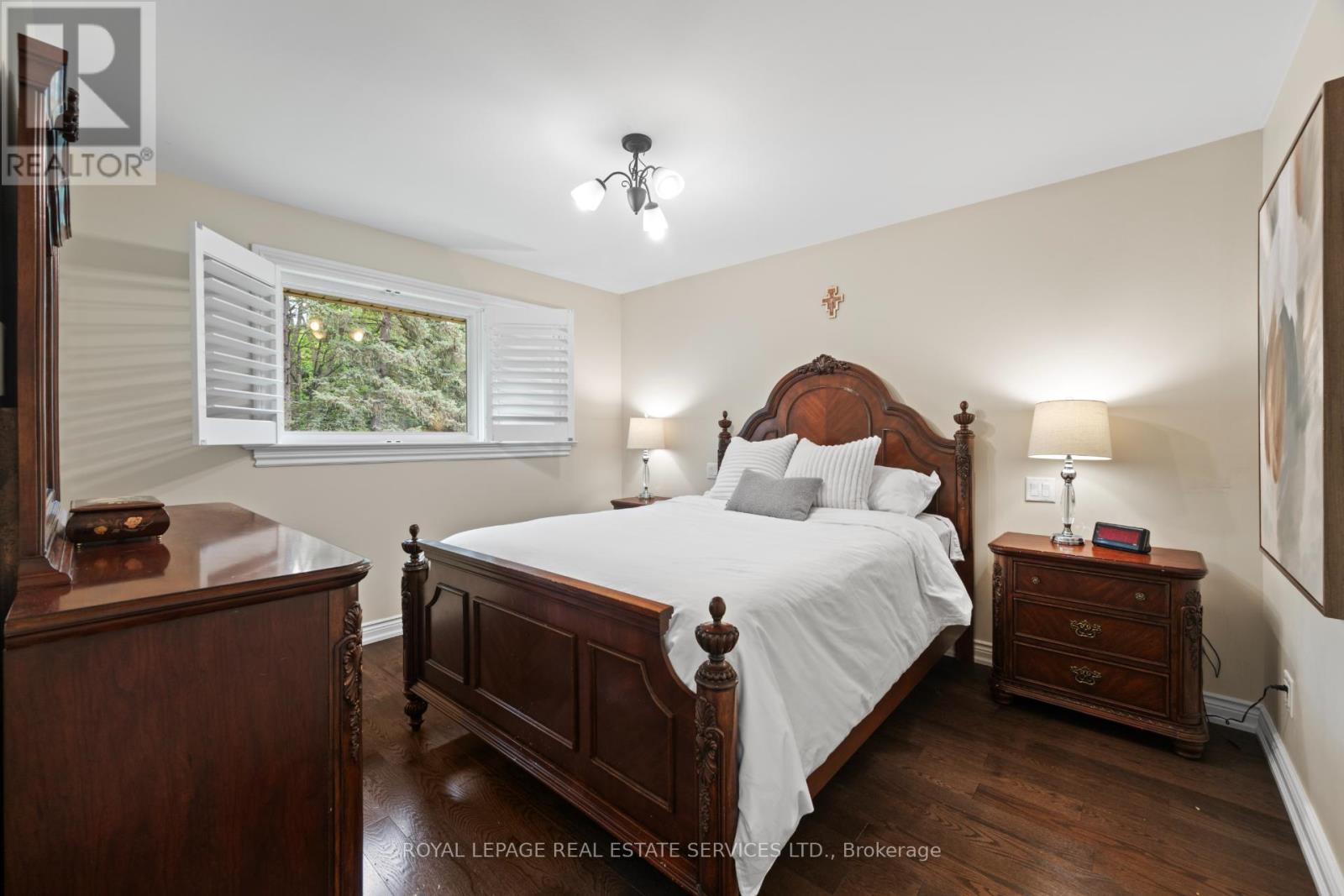 












106 WEST DEANE PARK DRIVE

,
Toronto,




Ontario
M9B2S5

