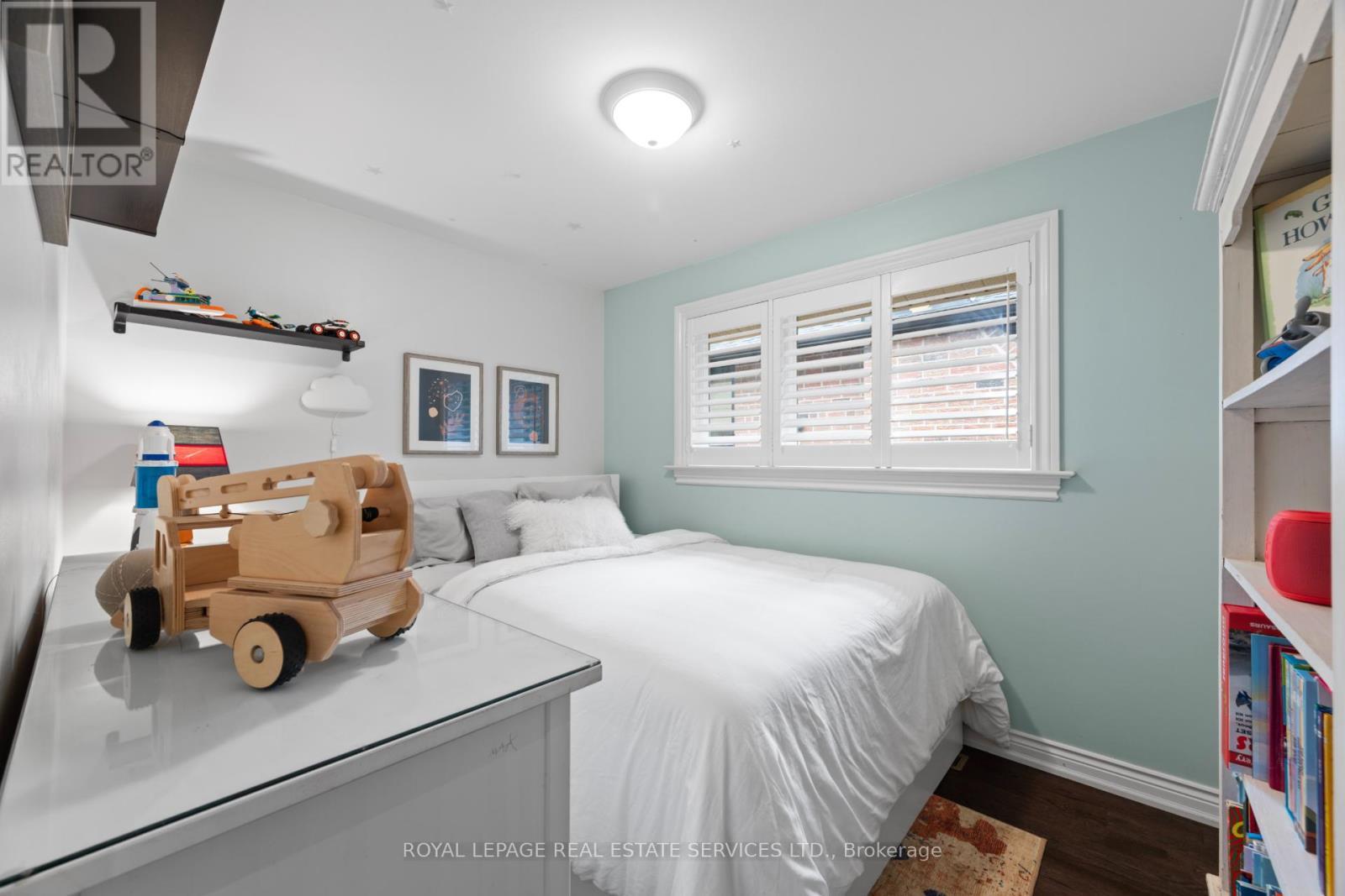 












106 WEST DEANE PARK DRIVE

,
Toronto,




Ontario
M9B2S5


