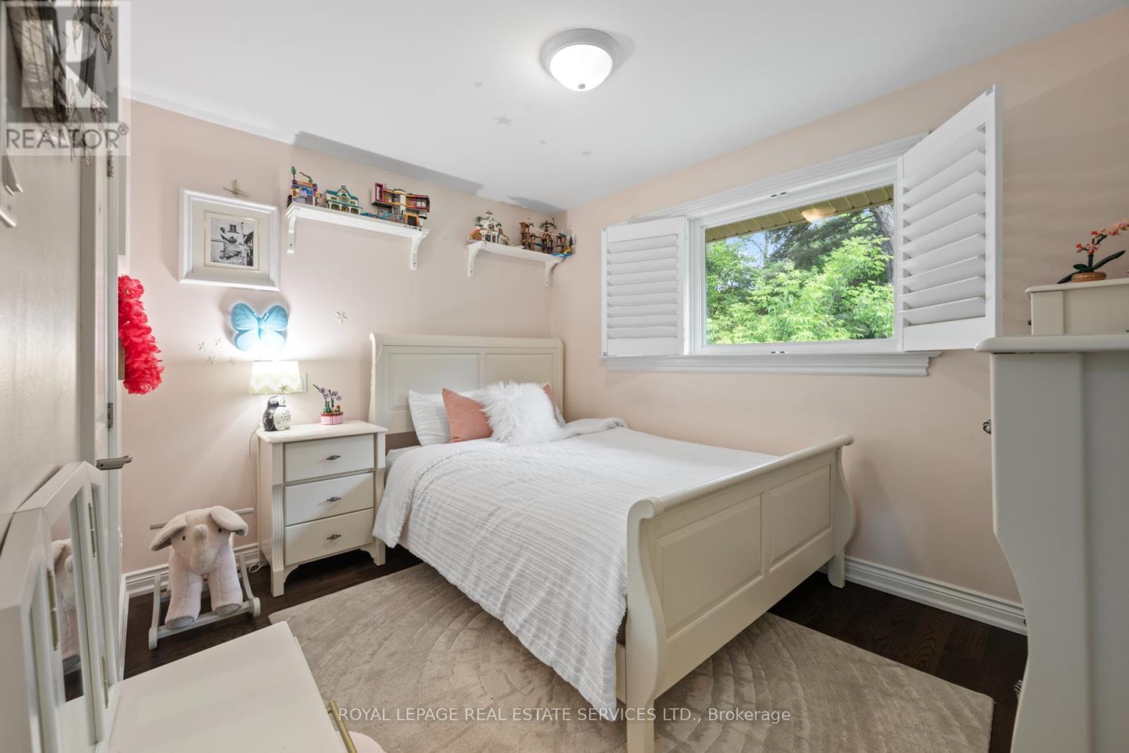 












106 WEST DEANE PARK DRIVE

,
Toronto,




Ontario
M9B2S5

