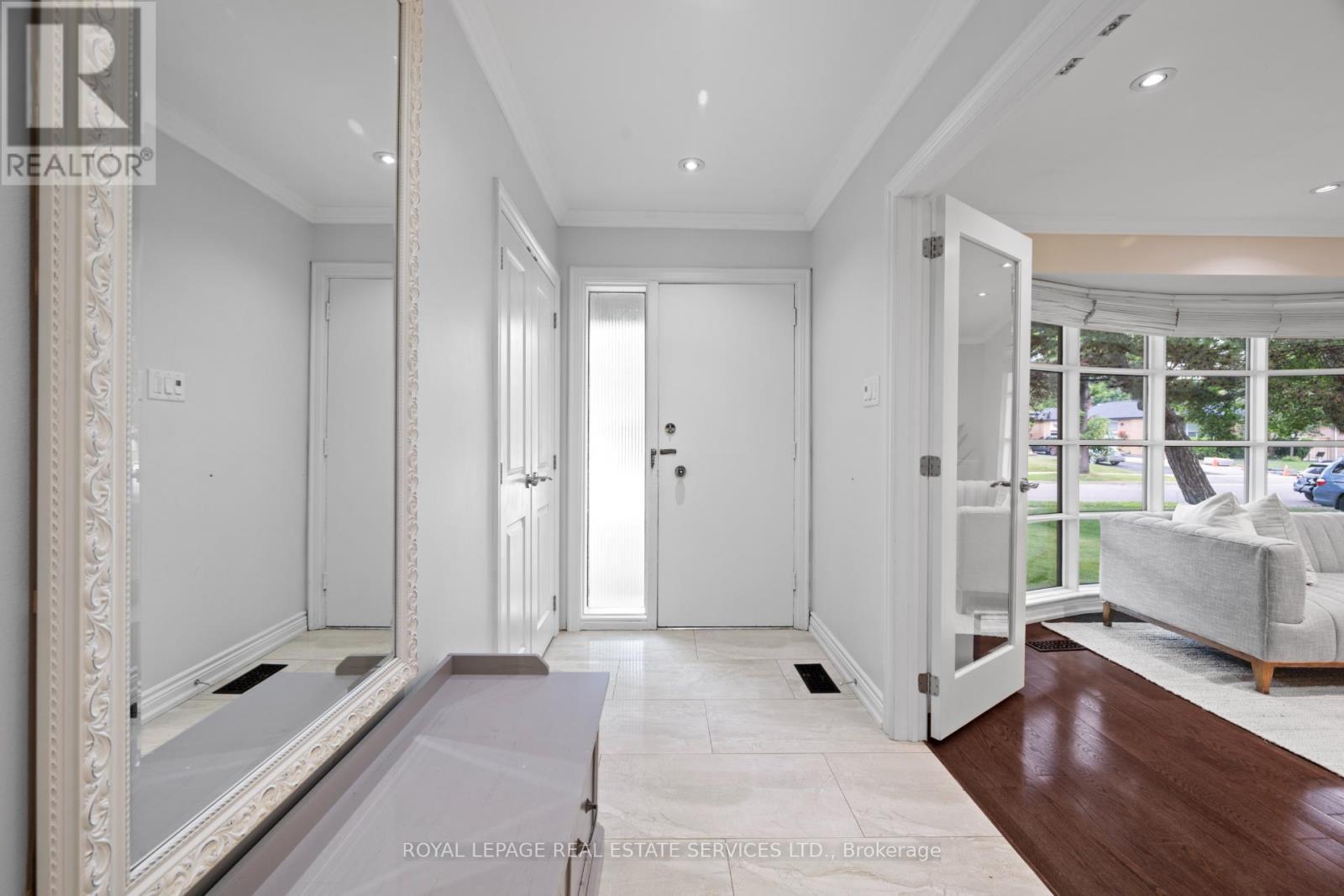 












106 WEST DEANE PARK DRIVE

,
Toronto,




Ontario
M9B2S5

