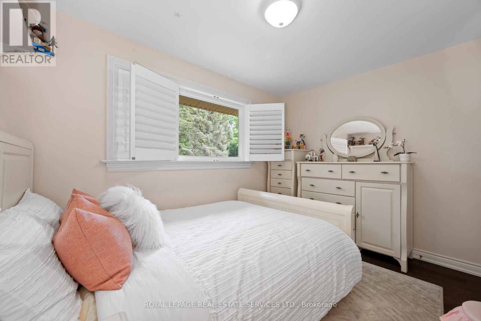 












106 WEST DEANE PARK DRIVE

,
Toronto,




Ontario
M9B2S5

