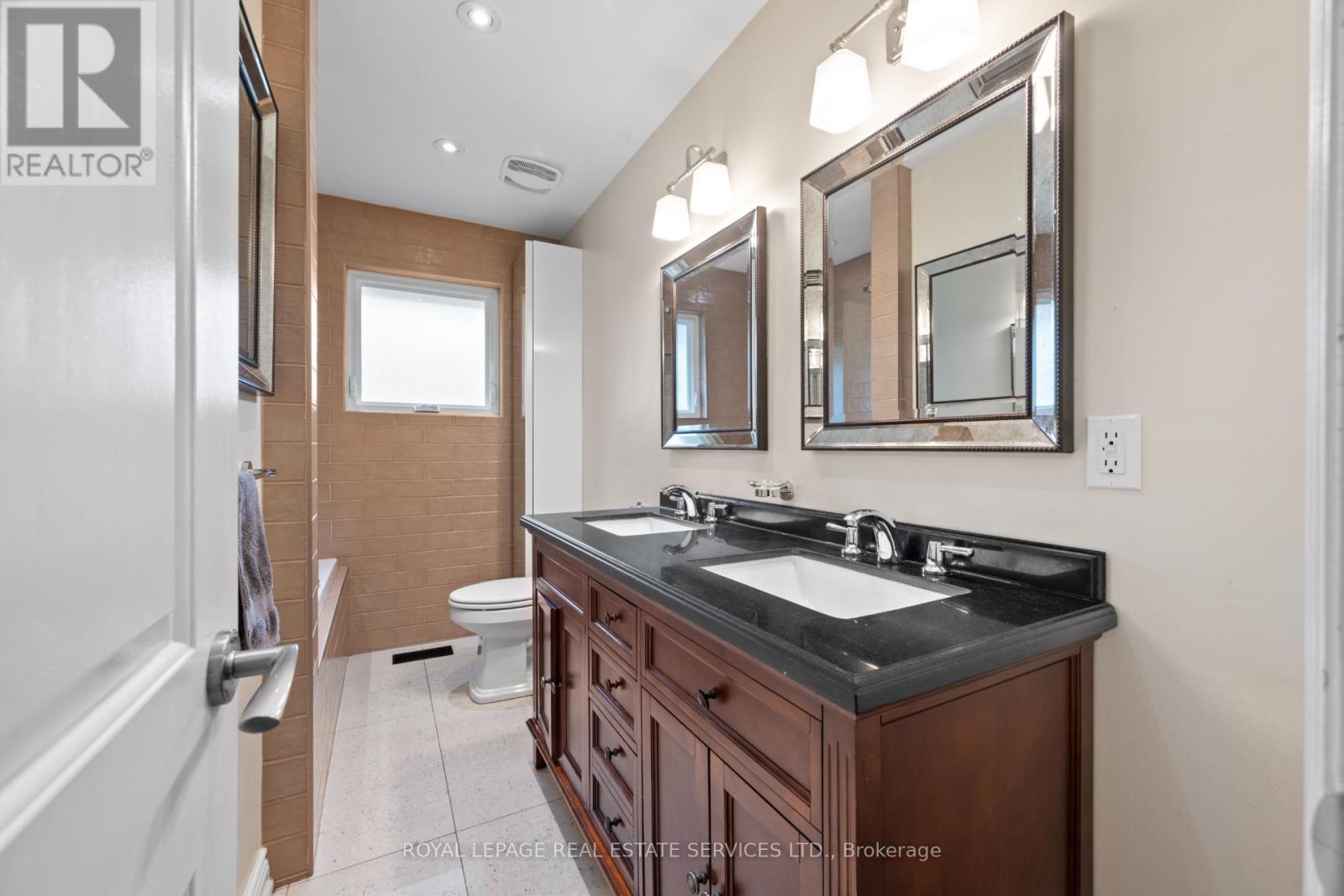 












106 WEST DEANE PARK DRIVE

,
Toronto,




Ontario
M9B2S5

