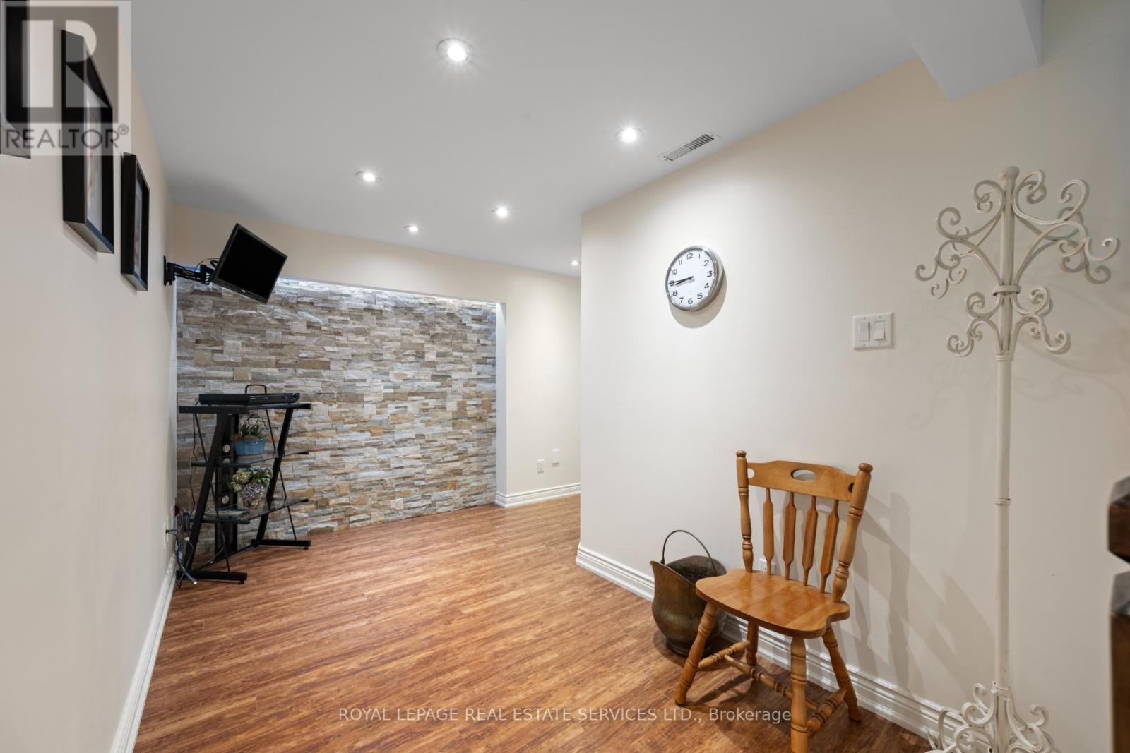 












106 WEST DEANE PARK DRIVE

,
Toronto,




Ontario
M9B2S5


