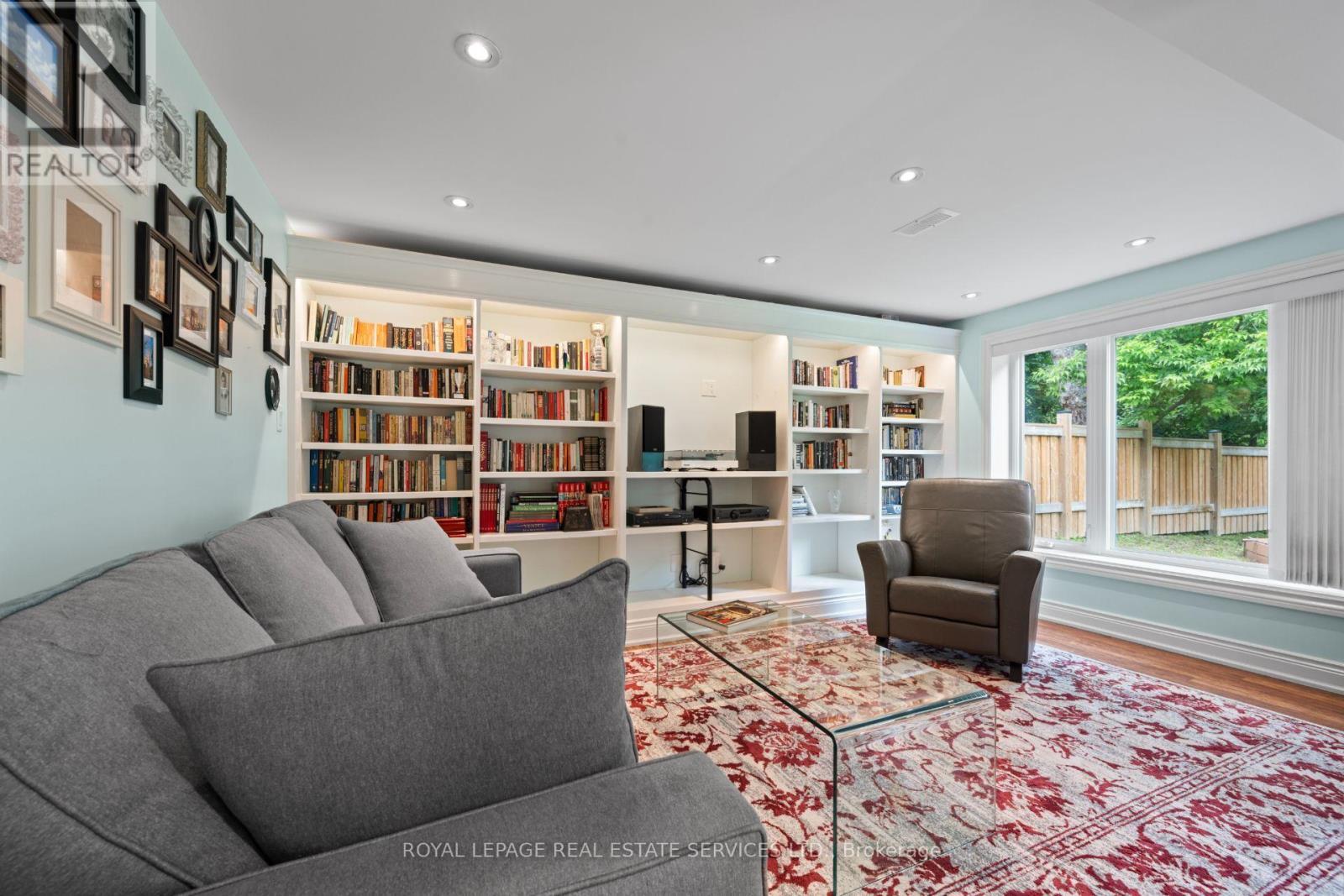 












106 WEST DEANE PARK DRIVE

,
Toronto,




Ontario
M9B2S5

