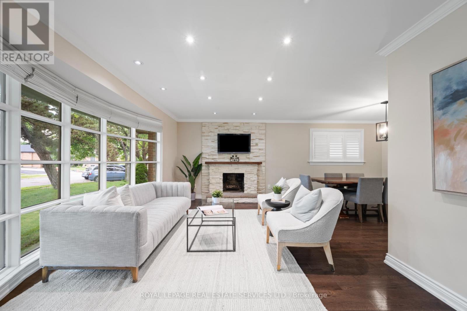 












106 WEST DEANE PARK DRIVE

,
Toronto,




Ontario
M9B2S5

